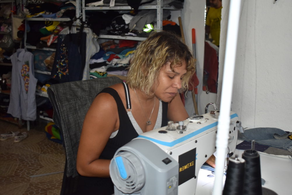 A seamstress at La de Favelinha