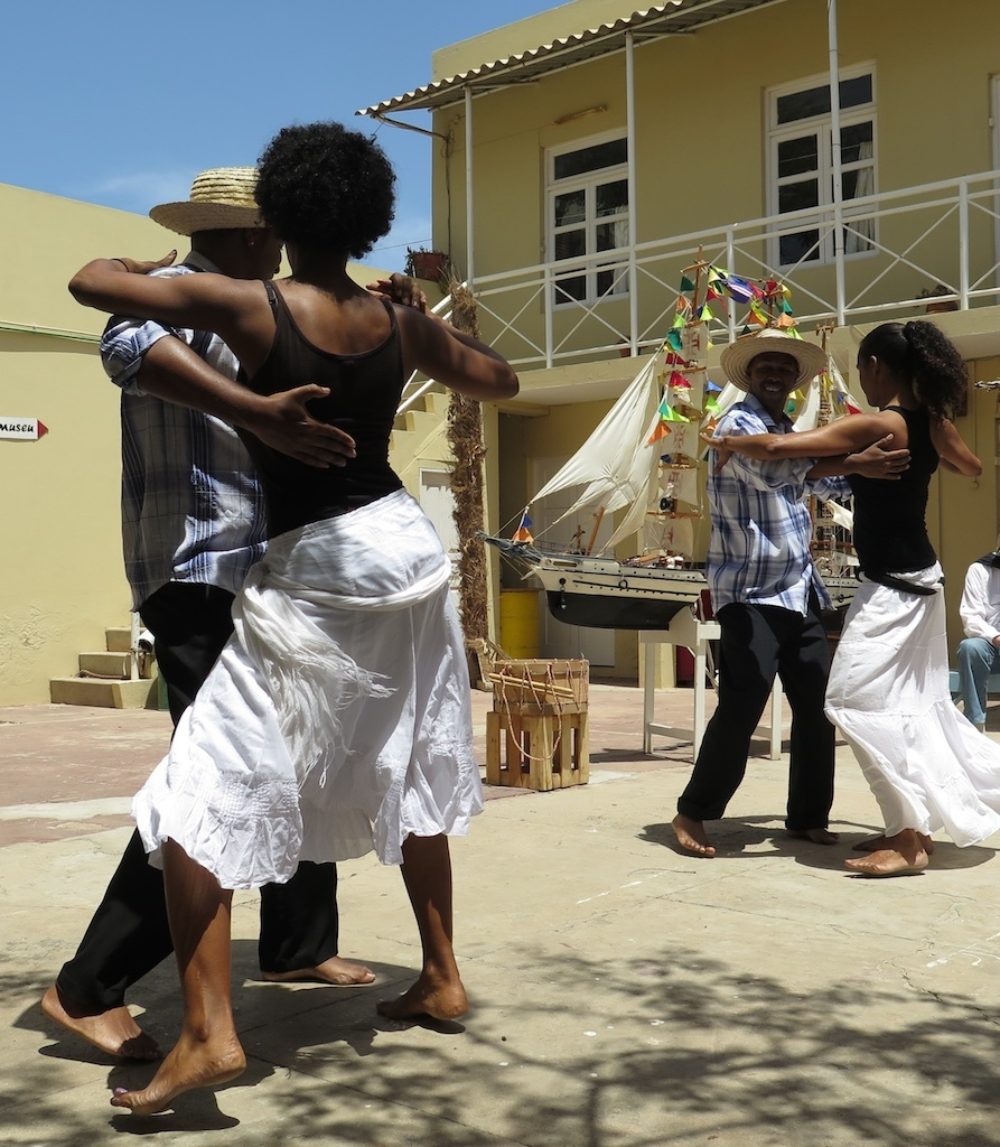 Dancing couple. Praia (BE)