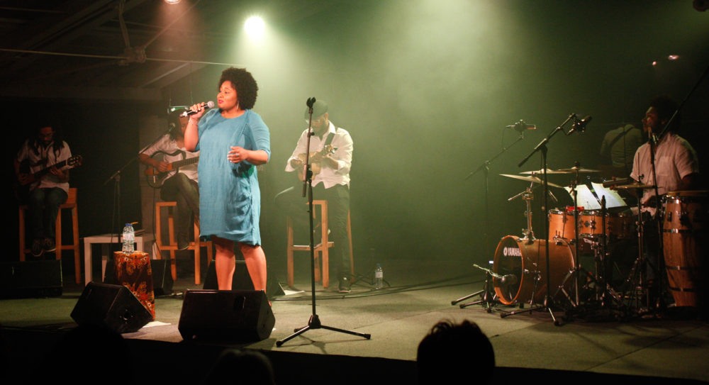 Lucibela, live in Lisbon. OK, not all these shots come from the islands! (SB)