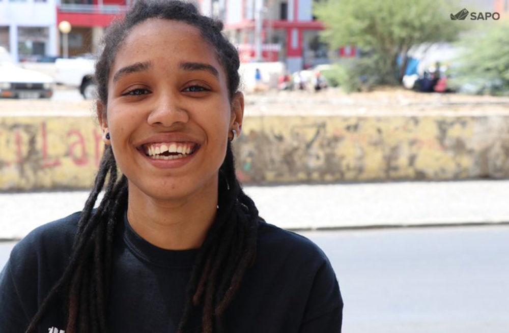 Maya Neves, award-winning high schooler vocalist, in English!