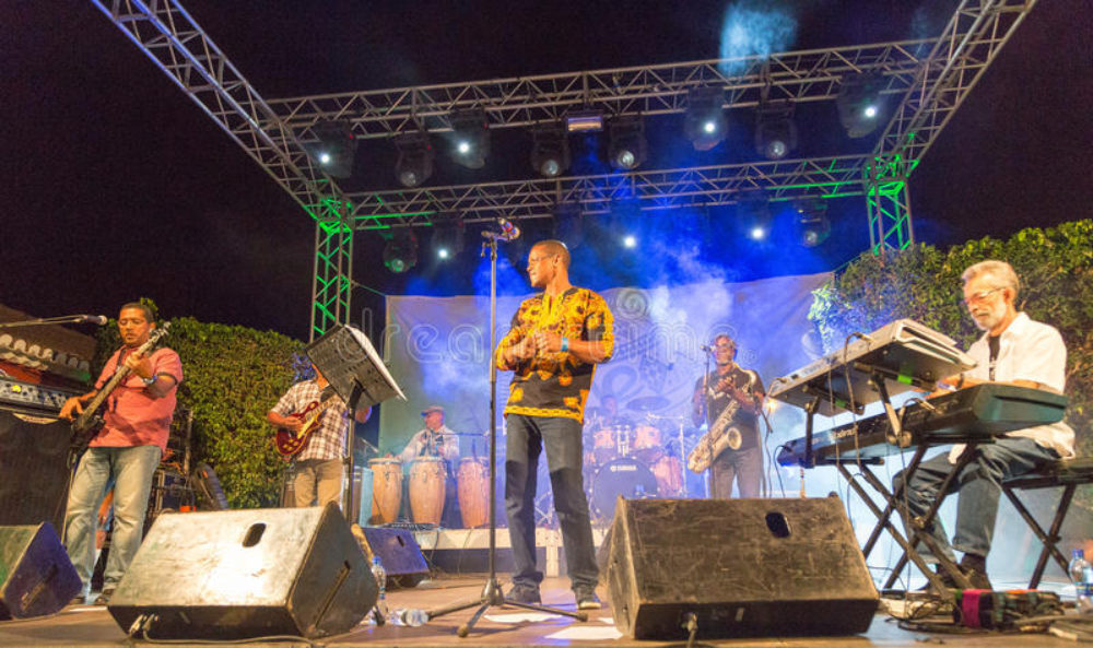 Sharks! Wait, Os Tubarões