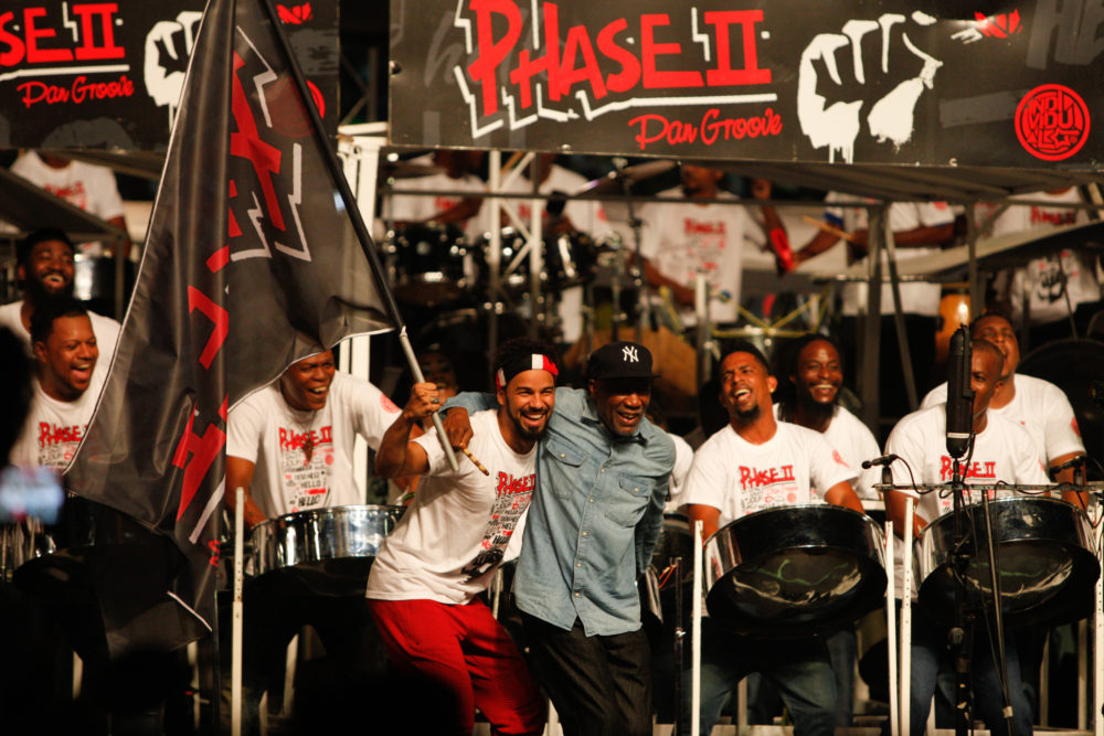 Kes on stage with arranger Boogsie Sharpe with Phase II